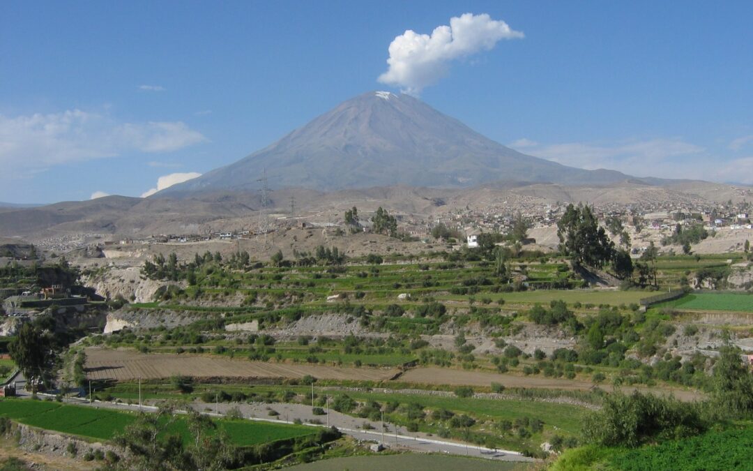 ¿Cuáles son los peligros volcánicos del Misti que afectarían Arequipa?